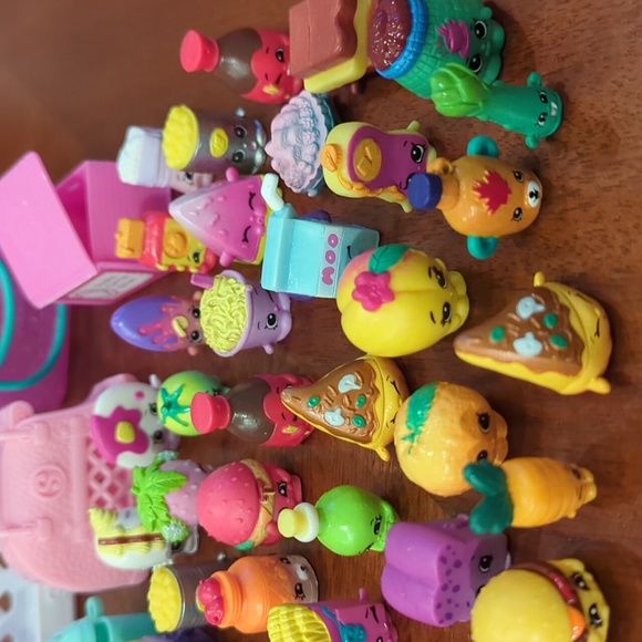 Shopkins lot - Picture 4 of 5